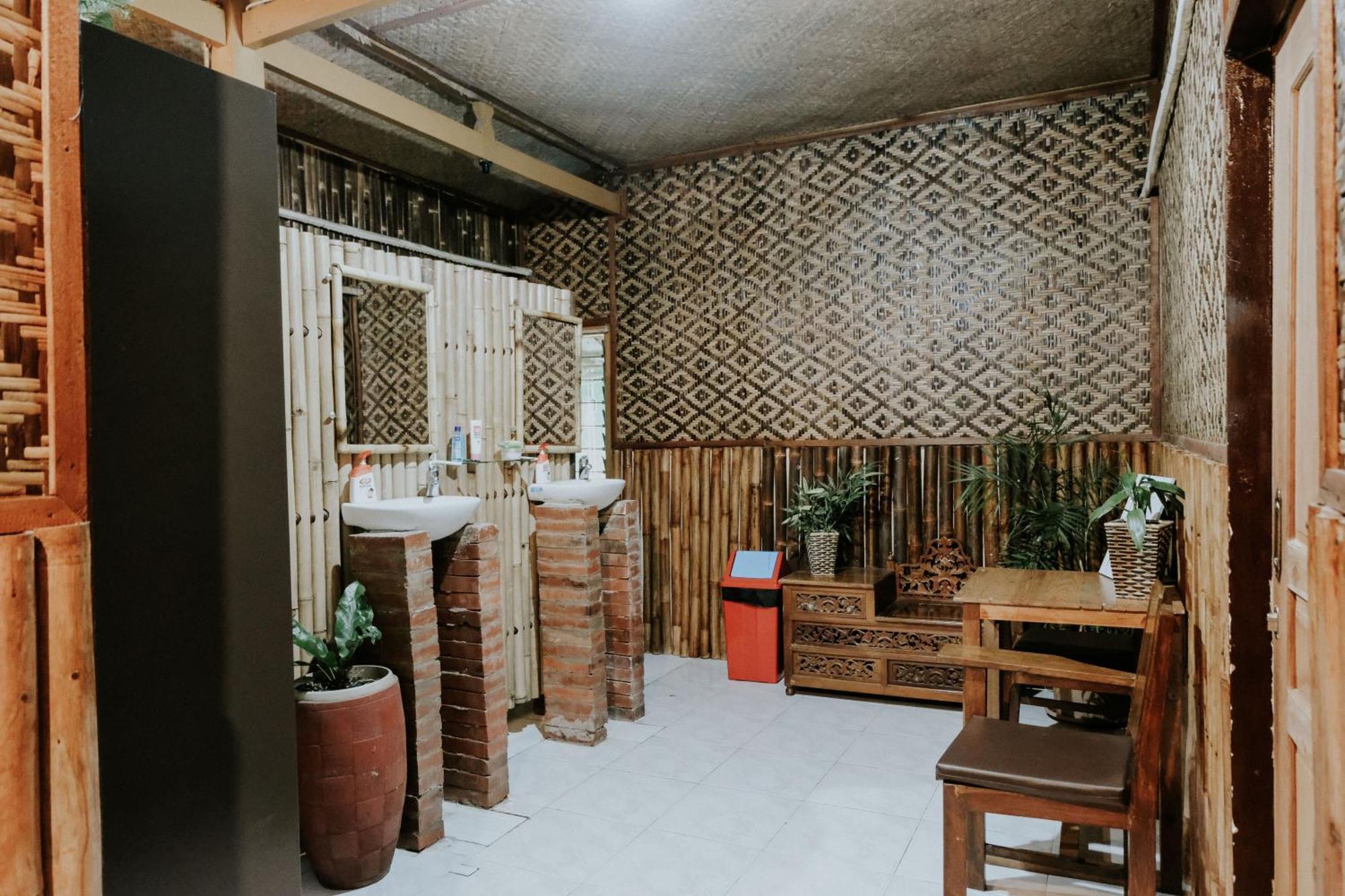 Glory Homestay Yogyakarta Extérieur photo